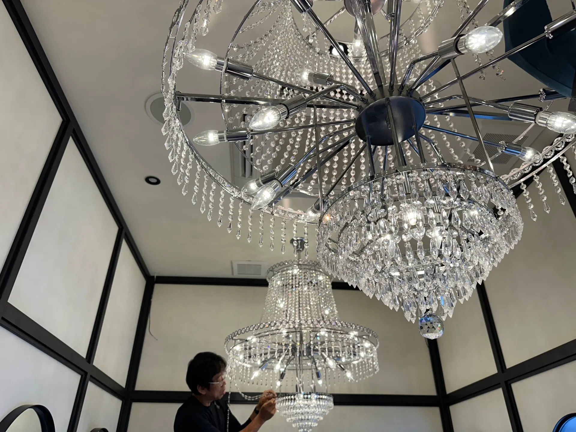 某飲食店様 シャンデリア 取り付け工事